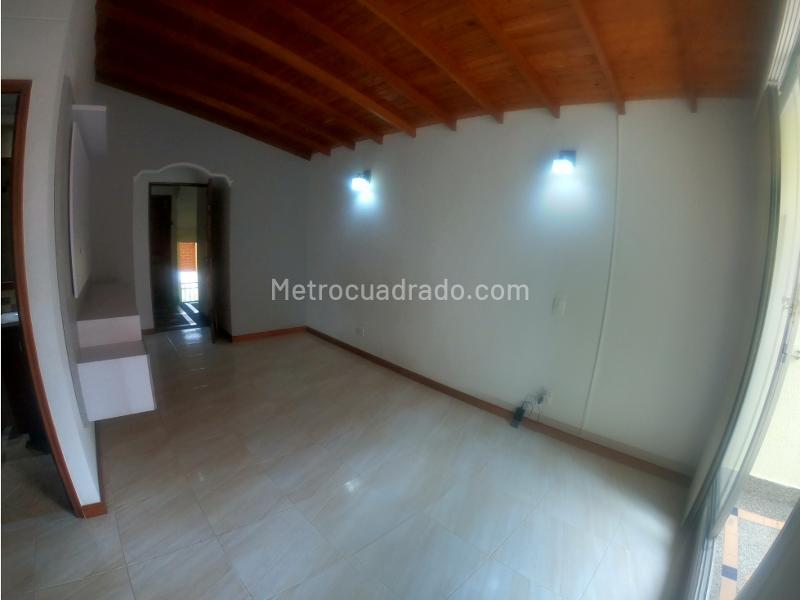 Spacious 2BR Apartment in Boston - 3