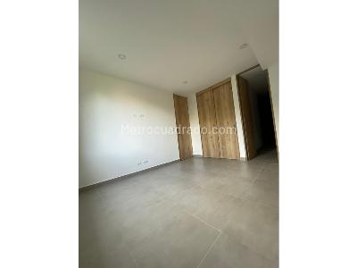 Apartaestudio en venta en Amazonia, Bello, 39 m² · foto 8 de 12