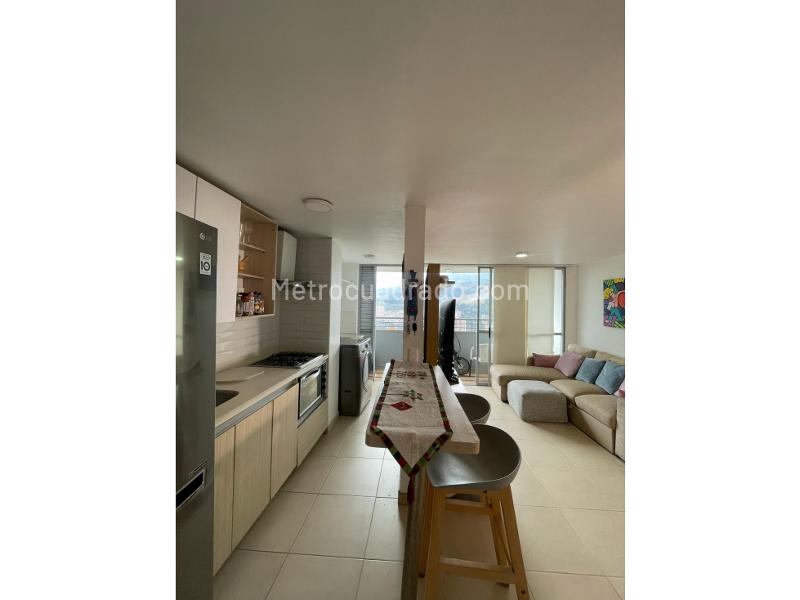 Amplio Apartamento de 3 Habitaciones en Piso 19 - 6