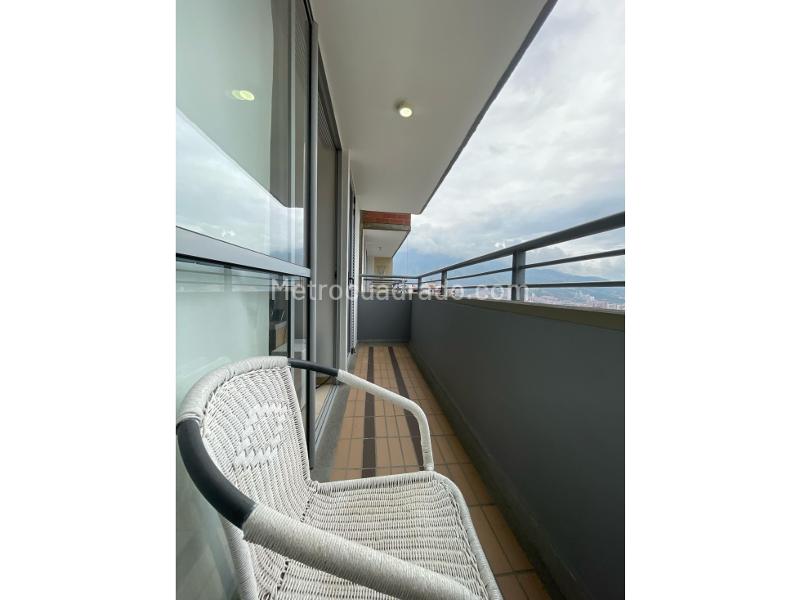 Amplio Apartamento de 3 Habitaciones en Piso 19 - 7