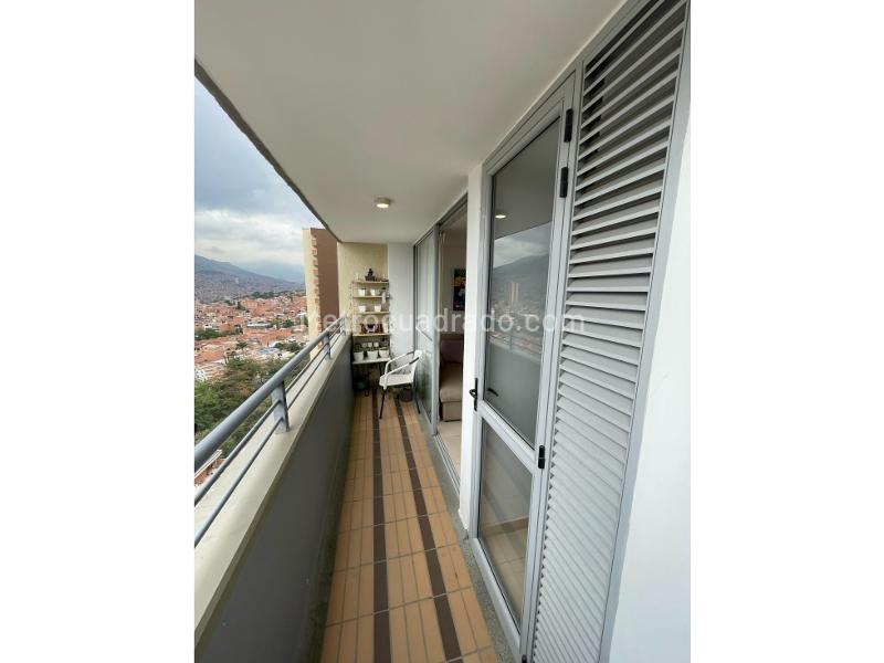 Amplio Apartamento de 3 Habitaciones en Piso 19 - 8