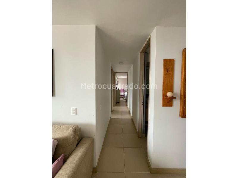 Amplio Apartamento de 3 Habitaciones en Piso 19 - 9