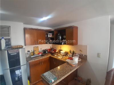 Apartamento de 3 alcobas en venta en Obrero, Bello, 57 m² · foto 2 de 14