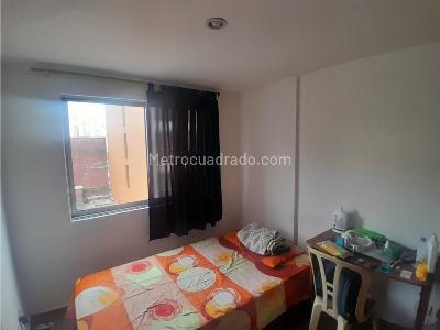 Apartamento de 3 alcobas en venta en Obrero, Bello, 57 m² · foto 4 de 14