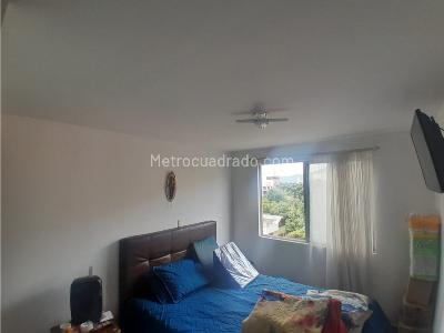 Apartamento de 3 alcobas en venta en Obrero, Bello, 57 m² · foto 5 de 14