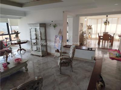 Apartamento de 4 alcobas en venta en Poblado Los Balsos, Medellín, 271 m² · foto 10 de 20