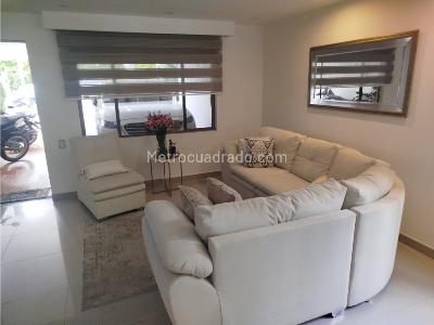 Casa de 4 alcobas en venta en Cumbres, Envigado, 212 m² · foto 2 de 20