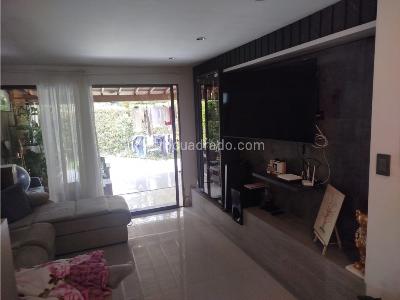 Casa de 4 alcobas en venta en Cumbres, Envigado, 212 m² · foto 3 de 20