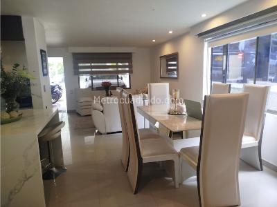Casa de 4 alcobas en venta en Cumbres, Envigado, 212 m² · foto 4 de 20