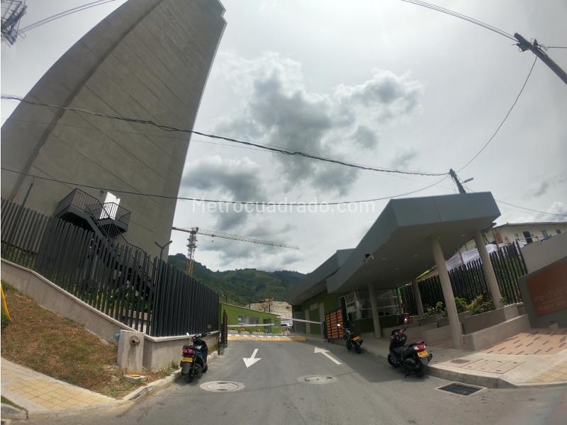 Modern 2BR Apartment for Rent in Serramonte (Bello)