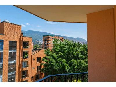 Apartamento de 3 alcobas en venta en Laureles, Medellín, 129 m² · foto 14 de 14