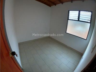 Apartamento de 2 alcobas en venta en Aldea Hato Nuevo, Bello, 50 m² · foto 4 de 14