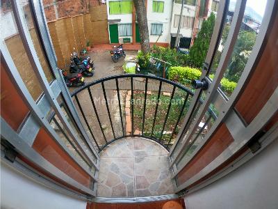 Apartamento de 2 alcobas en venta en Aldea Hato Nuevo, Bello, 50 m² · foto 7 de 12