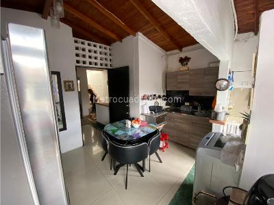 Casa de 5 alcobas en venta en Laureles, Medellín, 90 m² · foto 3 de 14