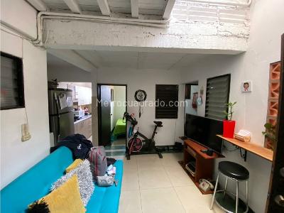 Casa de 5 alcobas en venta en Laureles, Medellín, 90 m² · foto 4 de 14