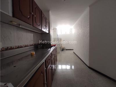 Apartamento en venta en La Floresta, Medellín · foto 2 de 15