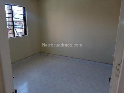 Casa de 4 alcobas en venta en Manrique, Medellín, 160 m² · foto 4 de 10