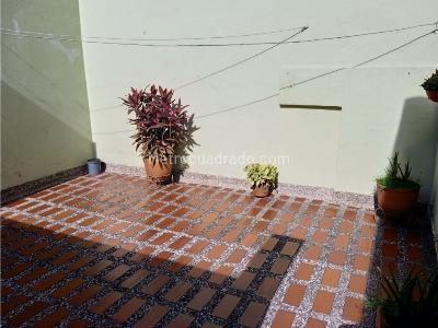 Casa de 4 alcobas en venta en Manrique, Medellín, 160 m² · foto 9 de 10