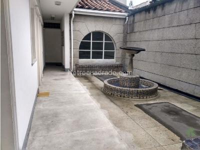 Casa de 5 alcobas en venta en Boston, Medellín, 359 m² · foto 2 de 20