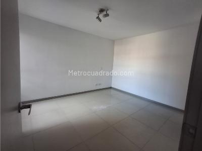 Apartamento de 2 alcobas en venta en Restrepo Narajo, Sabaneta, 76 m² · foto 3 de 14