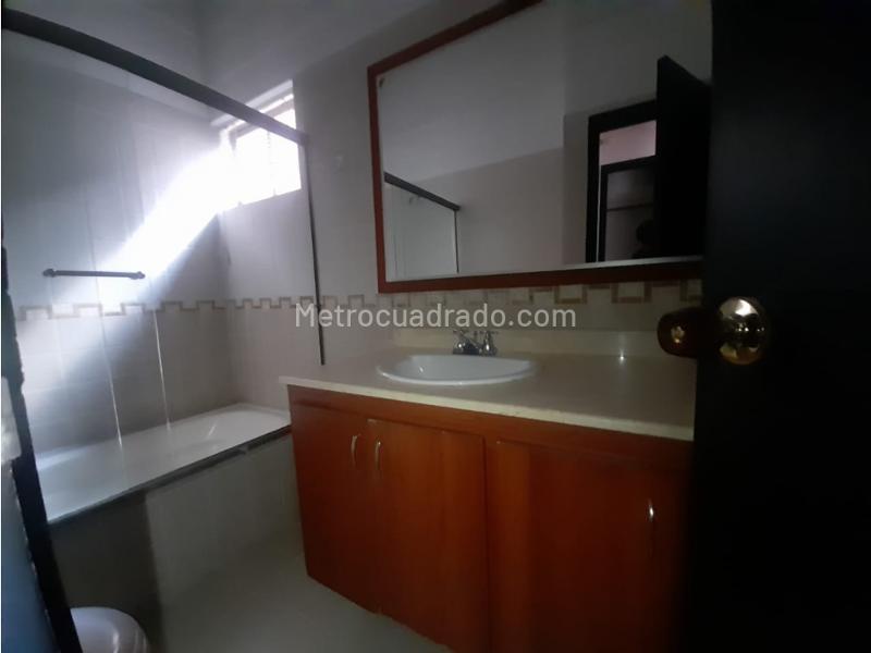 Spacious 3BR House in Itagui - 7