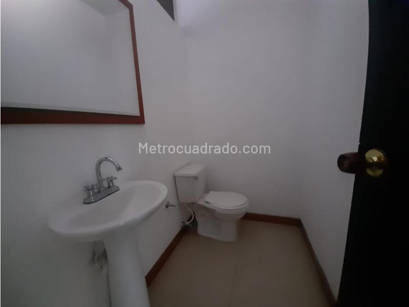 Spacious 3BR House in Itagui - 8