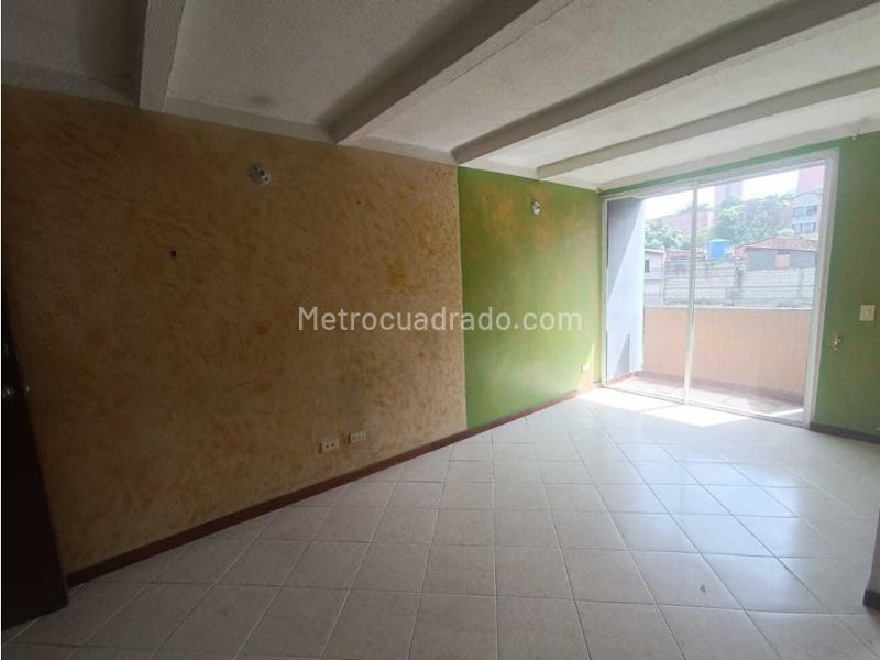 Spacious 2BR Apartment in Villa Hermosa - 4