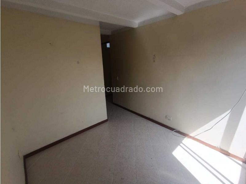 Spacious 2BR Apartment in Villa Hermosa - 5