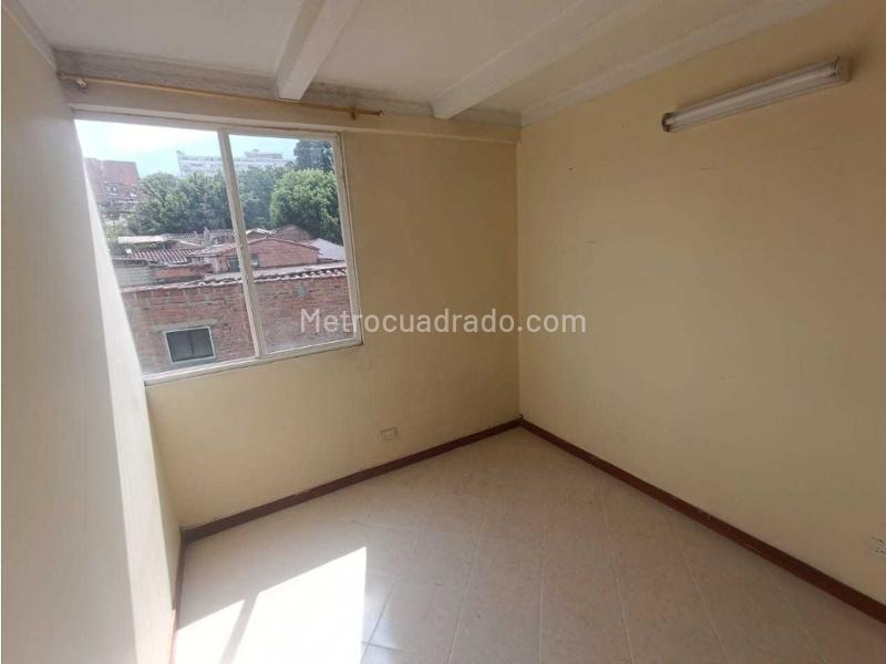 Spacious 2BR Apartment in Villa Hermosa - 6
