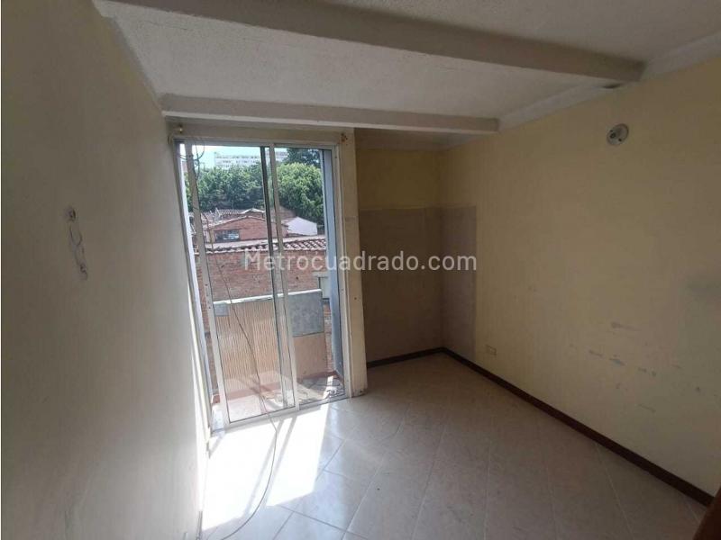 Spacious 2BR Apartment in Villa Hermosa - 8