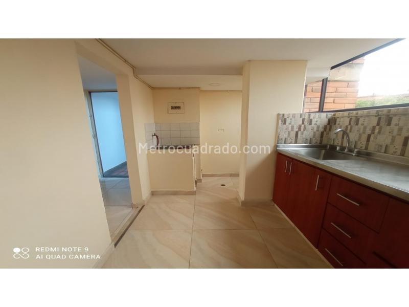 Spacious 3BR Apartment in Villa Hermosa - 3