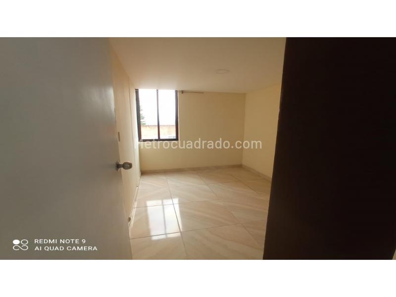 Spacious 3BR Apartment in Villa Hermosa - 4