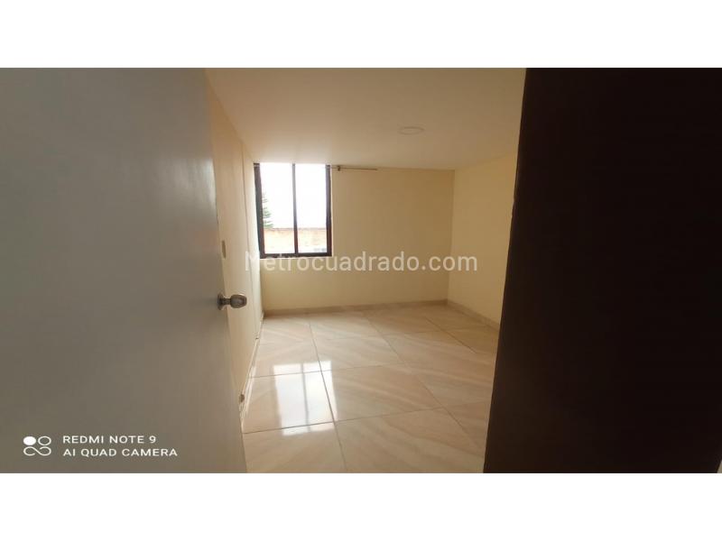 Spacious 3BR Apartment in Villa Hermosa - 8