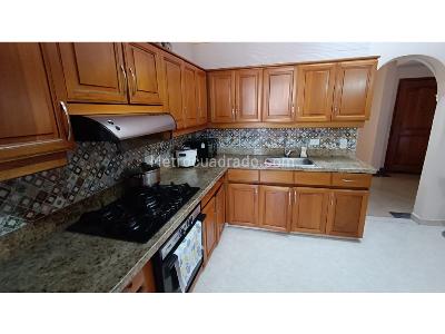Apartamento de 3 alcobas en venta en Laureles, Medellín, 160 m² · foto 2 de 13