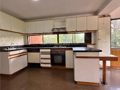 Apartamento de 3 alcobas en venta en Patio Bonito, Medellín, 225 m² · foto 2 de 20