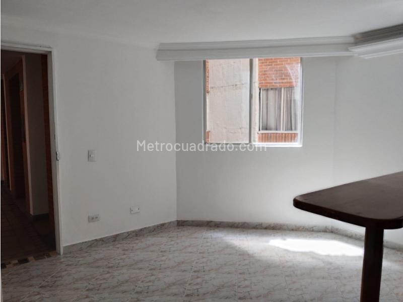 Gran Apartamento de 2 Alcobas en Bombona - 2