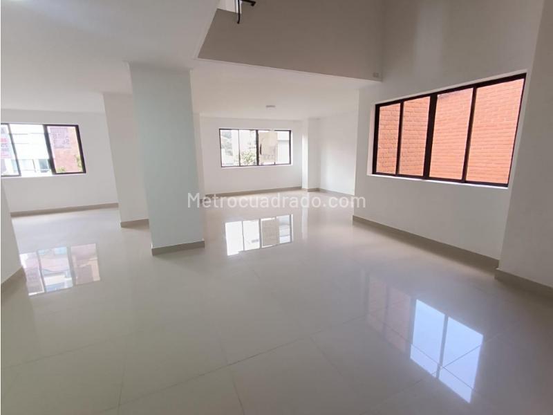 Apartamento Dúplex Elegante de 5 Alcobas en Conquistadores - 3