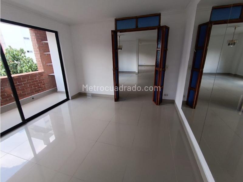 Apartamento Dúplex Elegante de 5 Alcobas en Conquistadores - 8