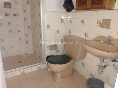 Casa de 4 alcobas en venta en Boston, Medellín, 192 m² · foto 7 de 7