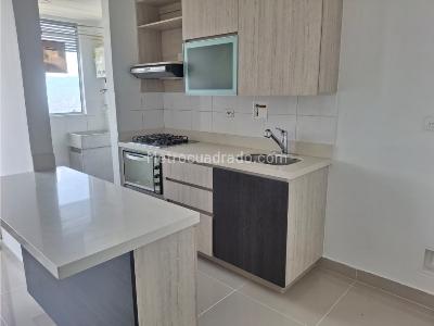 Apartamento de 3 alcobas en venta en Las Lomitas, Sabaneta, 80 m² · foto 2 de 18