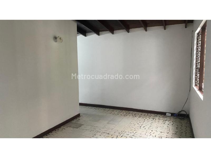 Casa Cómoda de 5 Alcobas en Arriendo en Belén - 3