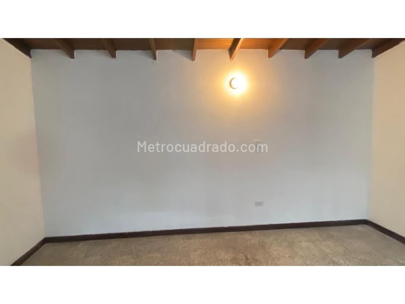 Casa Cómoda de 5 Alcobas en Arriendo en Belén - 4
