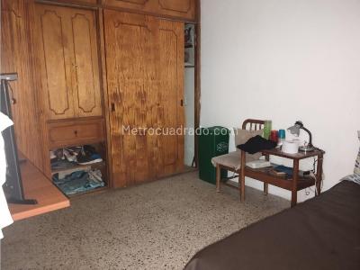 Casa de 4 alcobas en arriendo en Boston, Medellín, 192 m² · foto 4 de 7