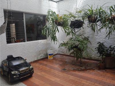 Casa de 4 alcobas en arriendo en Boston, Medellín, 192 m² · foto 5 de 7