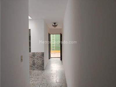 Casa de 4 alcobas en venta en Villa Hermosa, Medellín, 210 m² · foto 3 de 20