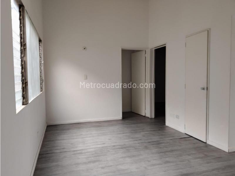 3BR Apartment with Service Room in Prado Centro, Medellín - 4