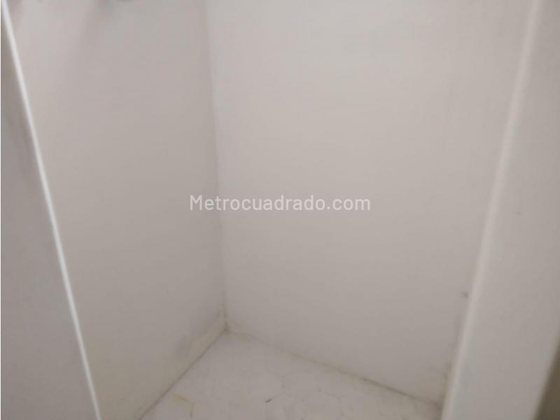 3BR Apartment with Service Room in Prado Centro, Medellín - 9