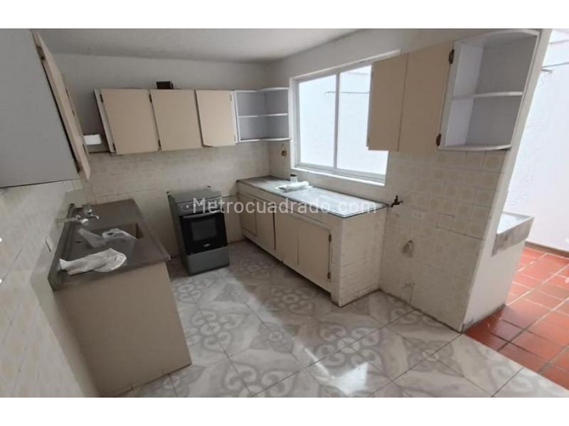 Commercial 5BR House in Simon Bolivar