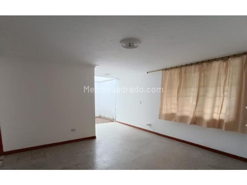 Commercial 5BR House in Simon Bolivar - 3
