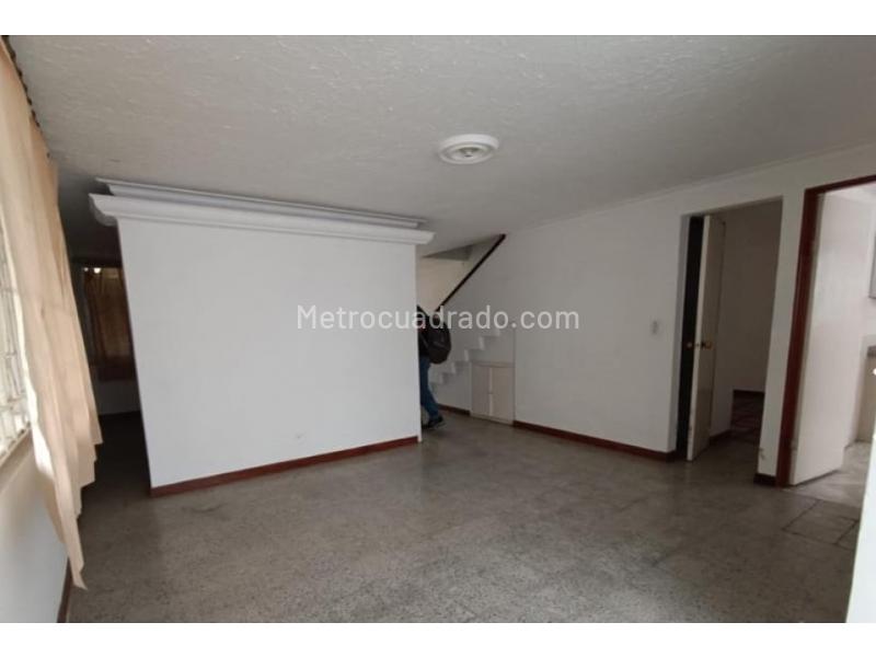 Commercial 5BR House in Simon Bolivar - 5